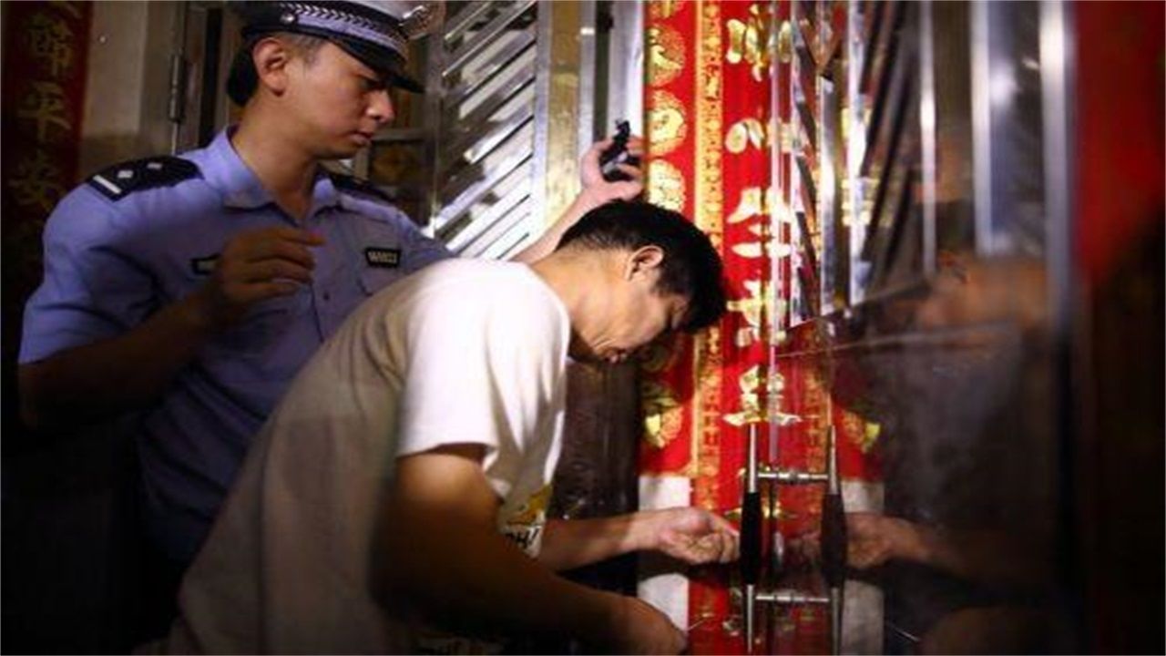 沈阳请开锁师傅开了锁后，师傅为什么一般都不进门，就算主人请也不进去？